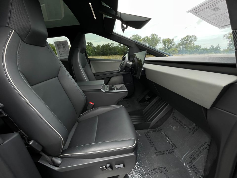 2025 Tesla Cybertruck