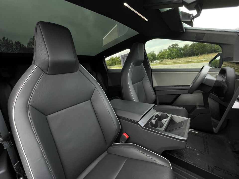 2025 Tesla Cybertruck