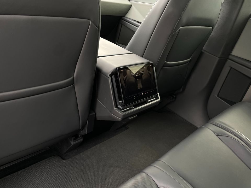 2025 Tesla Cybertruck