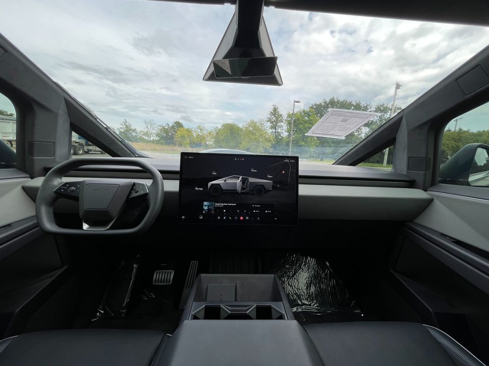 2025 Tesla Cybertruck