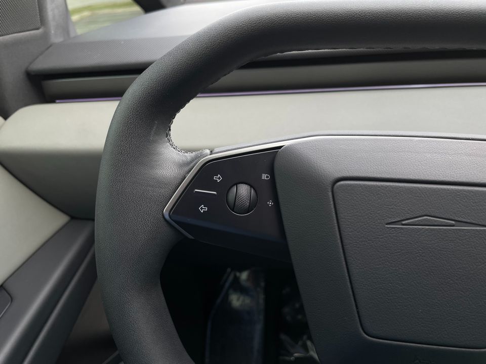 2025 Tesla Cybertruck