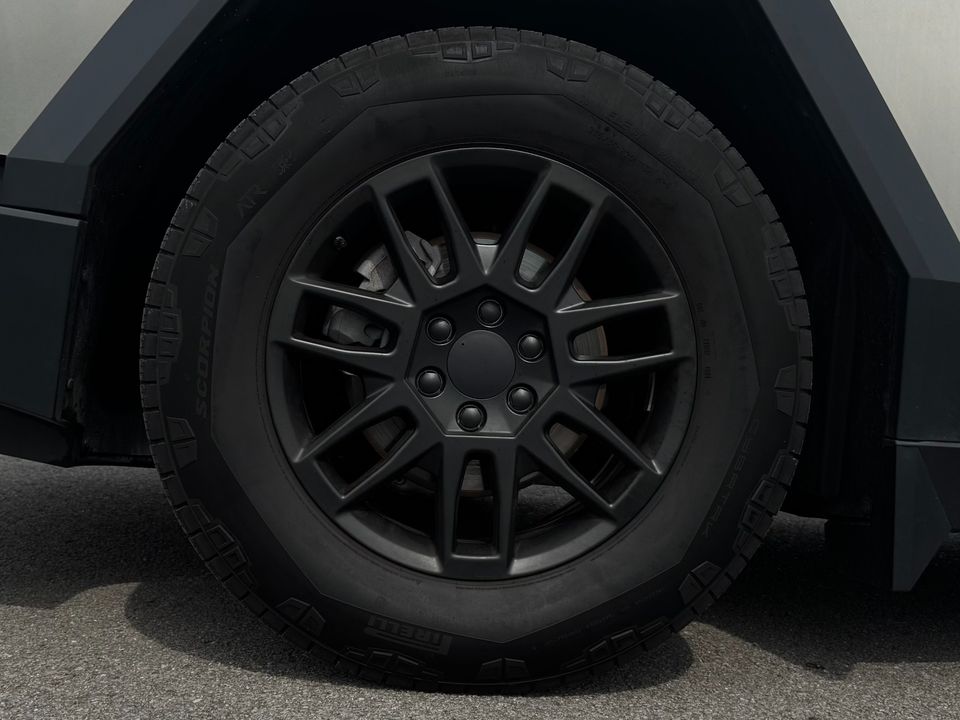 2025 Tesla Cybertruck