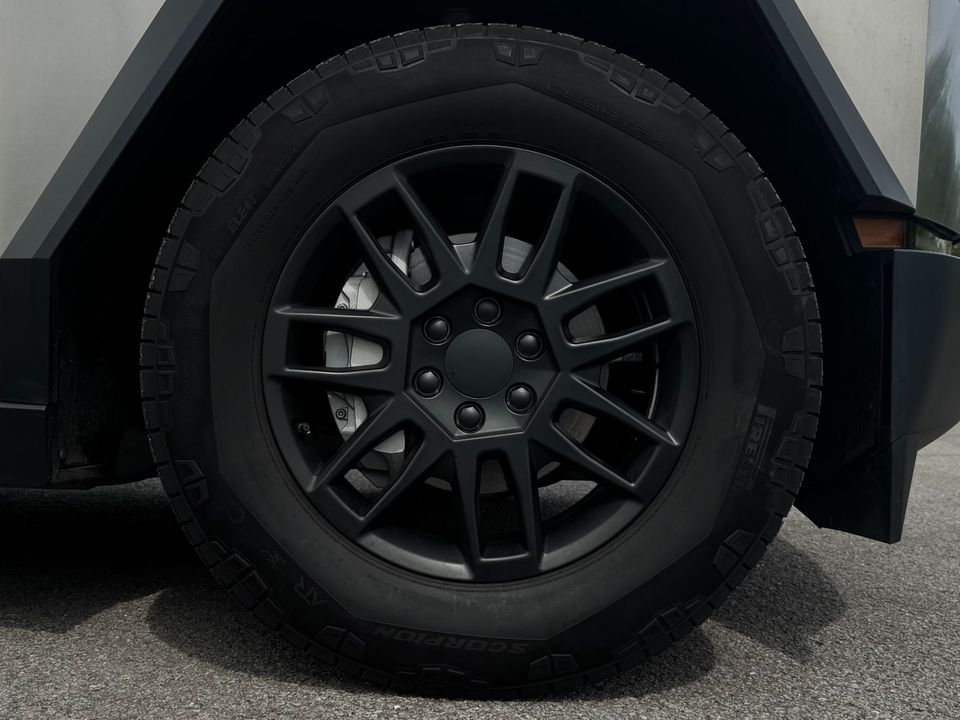 2025 Tesla Cybertruck
