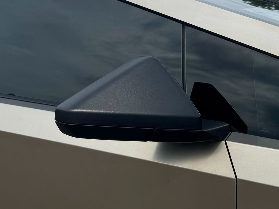 2025 Tesla Cybertruck