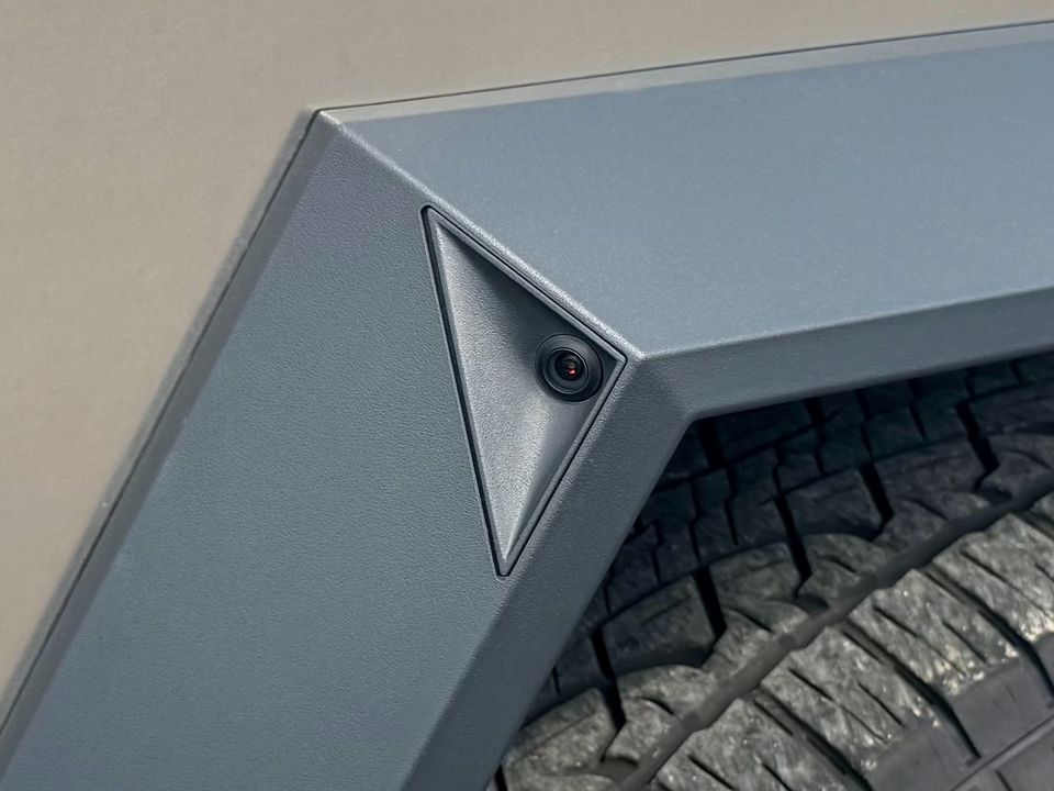 2025 Tesla Cybertruck