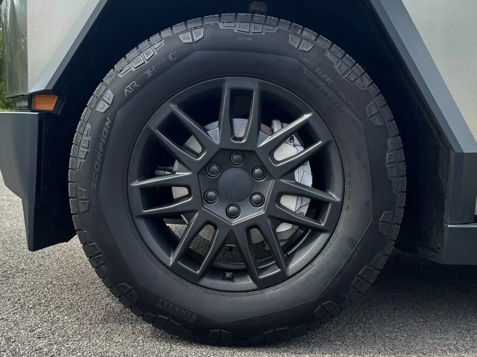 2025 Tesla Cybertruck