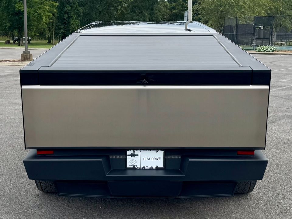 2025 Tesla Cybertruck