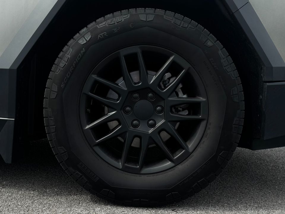2025 Tesla Cybertruck