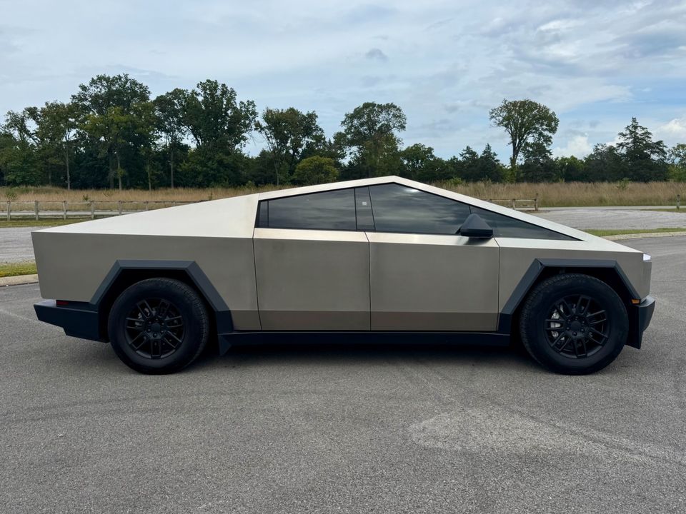 2025 Tesla Cybertruck