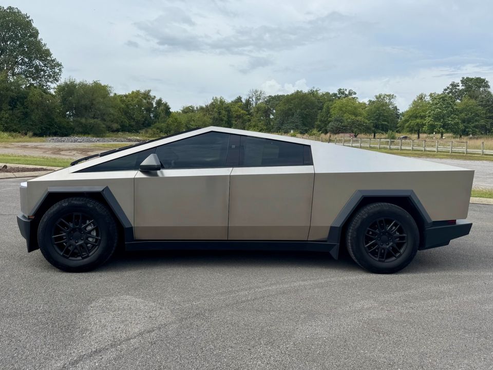2025 Tesla Cybertruck