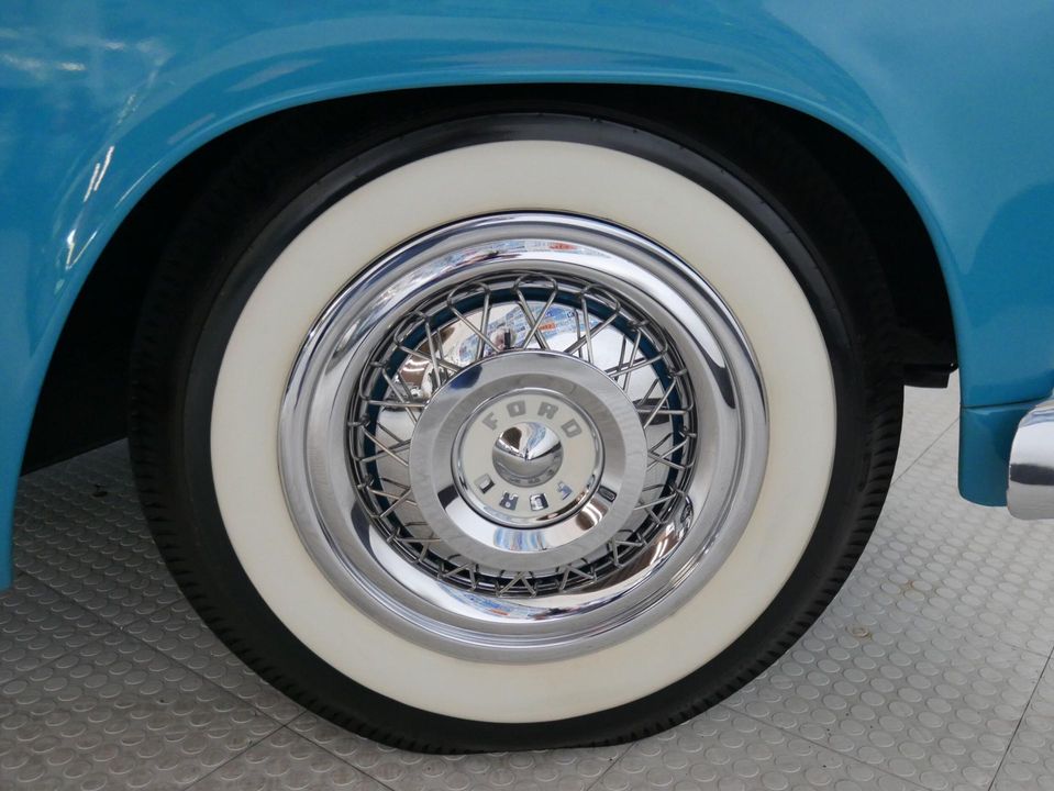 1956 Ford Thunderbird