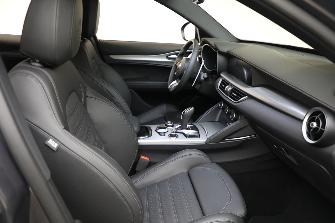 2025 Alfa Romeo Stelvio