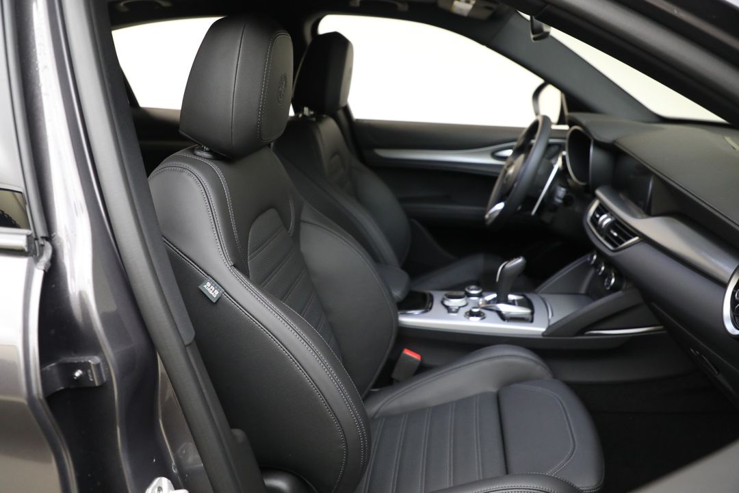 2025 Alfa Romeo Stelvio