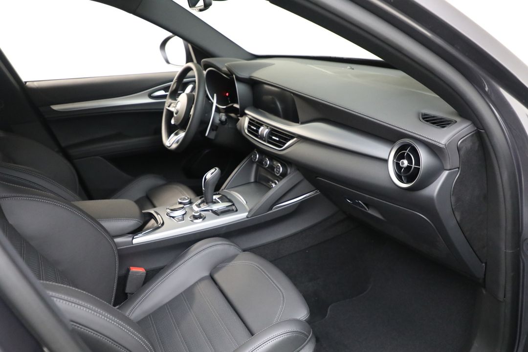 2025 Alfa Romeo Stelvio