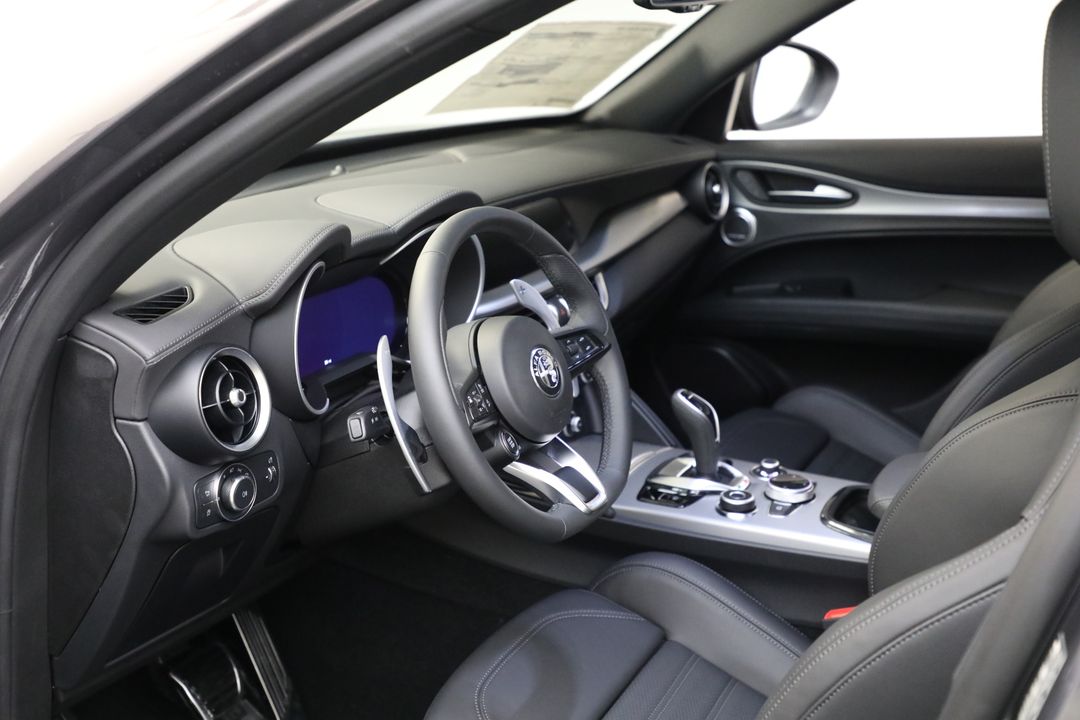 2025 Alfa Romeo Stelvio