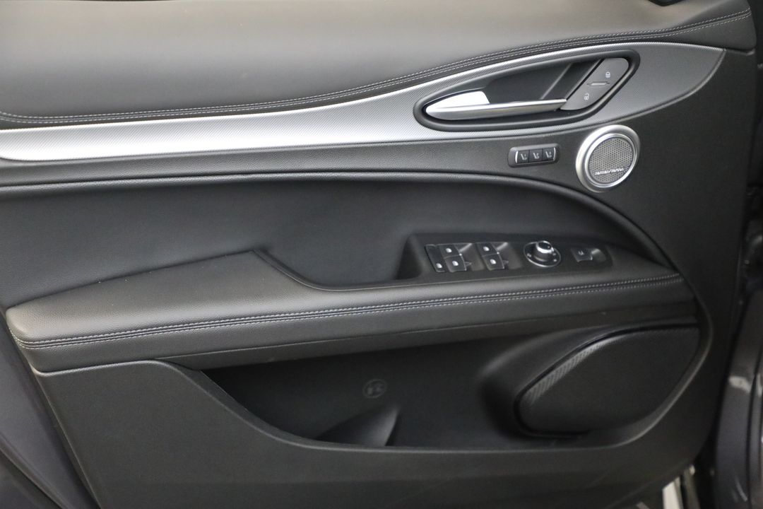 2025 Alfa Romeo Stelvio