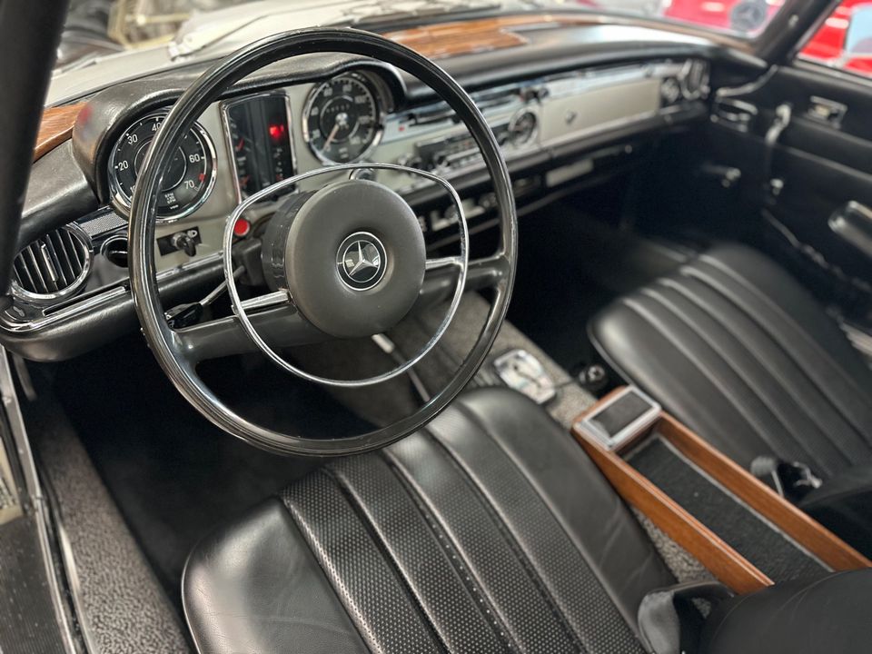 1969 Mercedes Benz 280SL