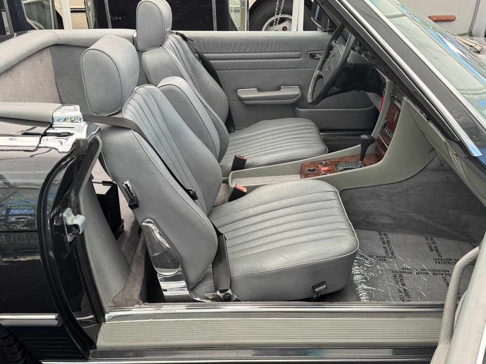 1987 Mercedes-Benz 560-Class