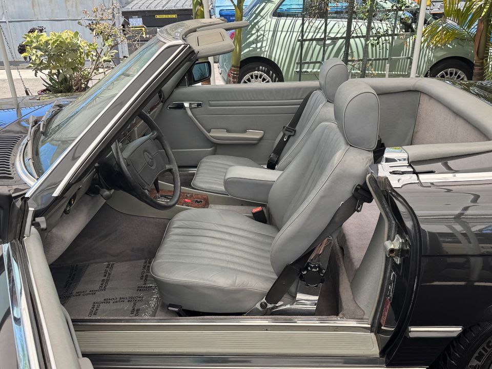 1987 Mercedes-Benz 560-Class