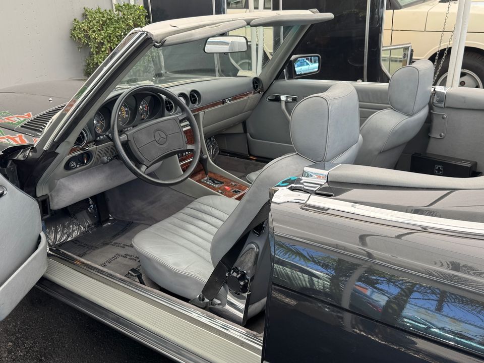 1987 Mercedes-Benz 560-Class