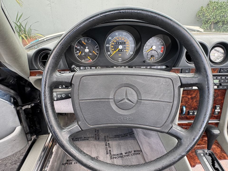 1987 Mercedes-Benz 560-Class