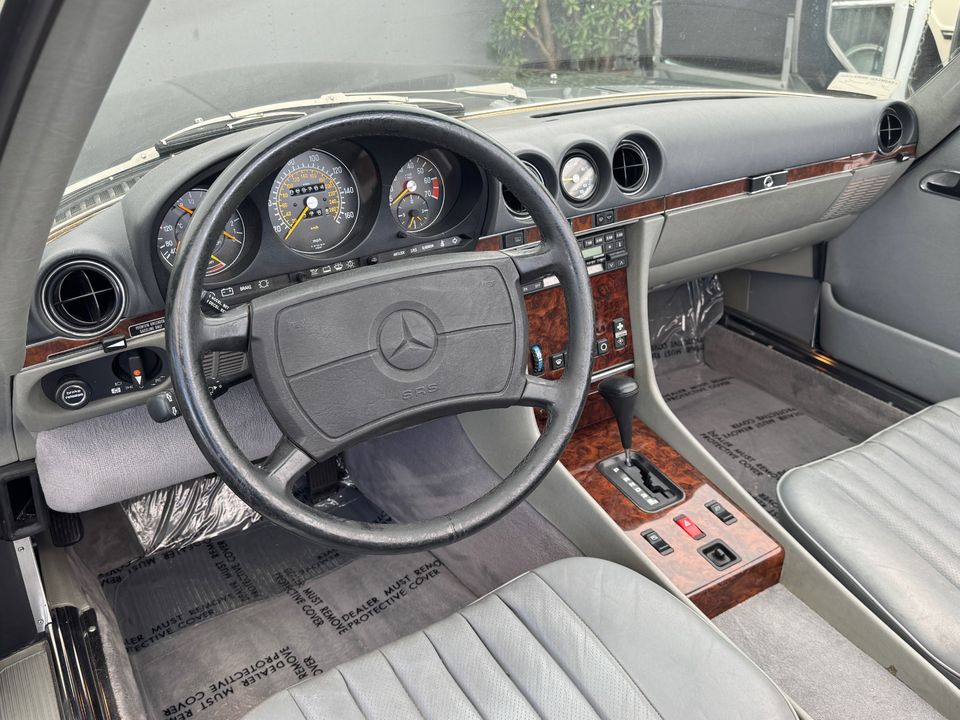 1987 Mercedes-Benz 560-Class