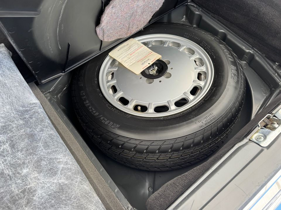 1987 Mercedes-Benz 560-Class