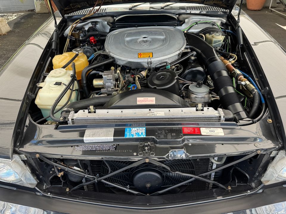 1987 Mercedes-Benz 560-Class