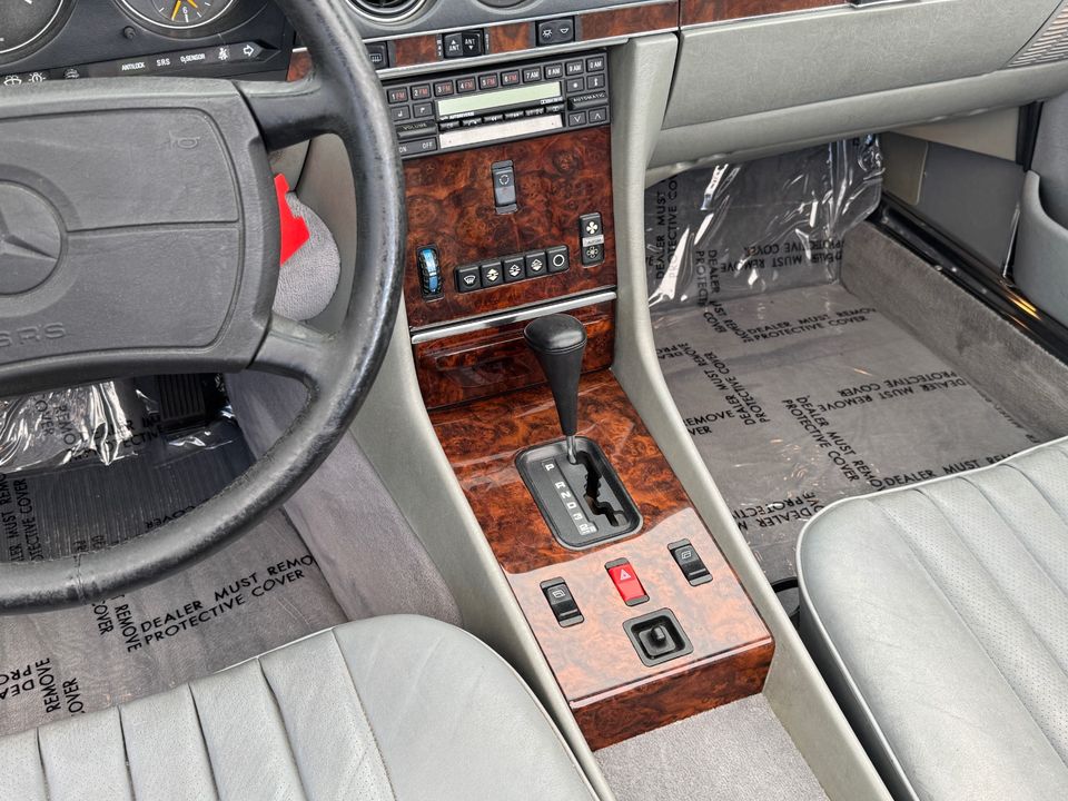 1987 Mercedes-Benz 560-Class