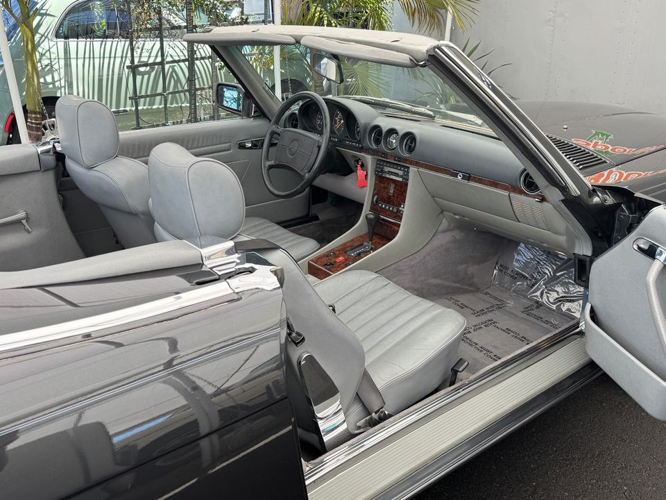 1987 Mercedes-Benz 560-Class