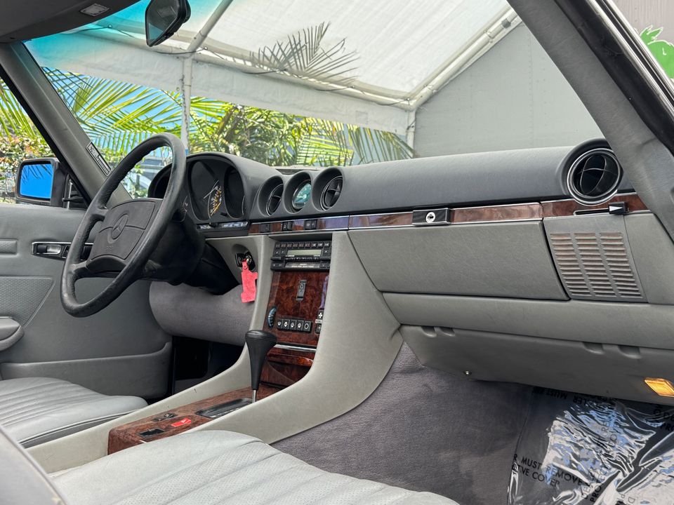 1987 Mercedes-Benz 560-Class