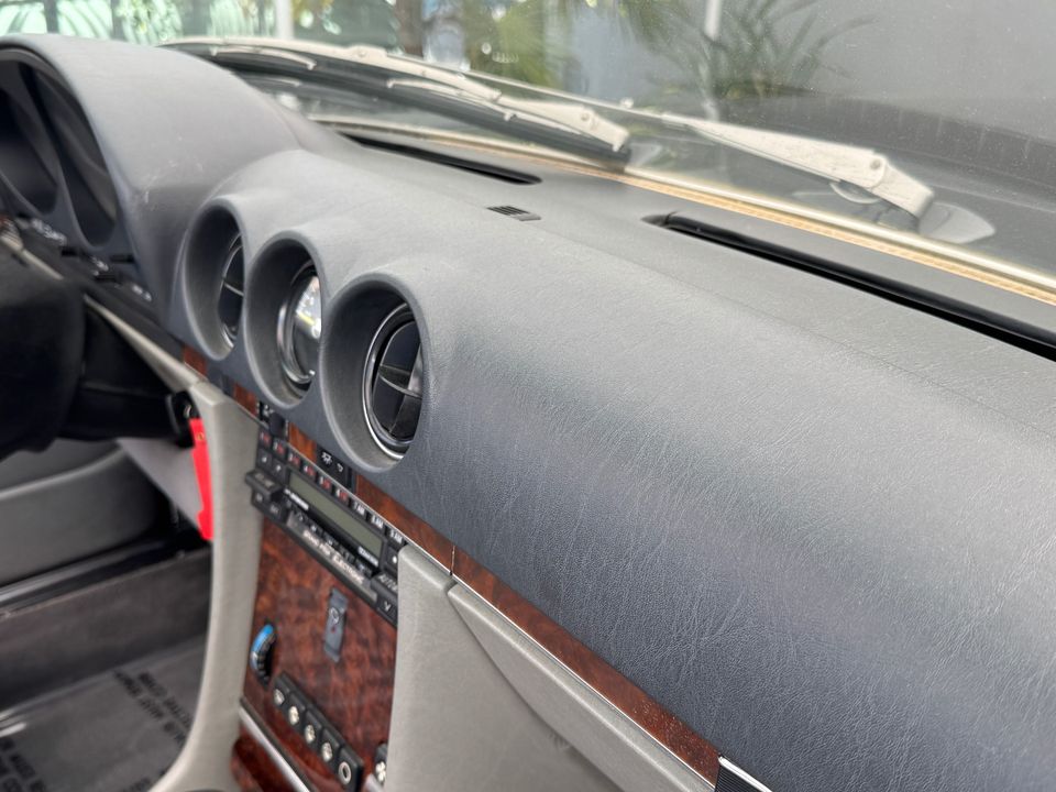 1987 Mercedes-Benz 560-Class