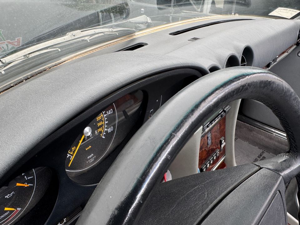 1987 Mercedes-Benz 560-Class