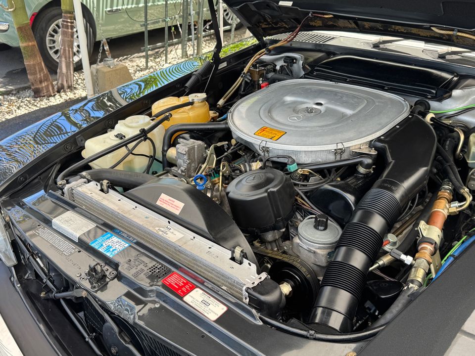 1987 Mercedes-Benz 560-Class