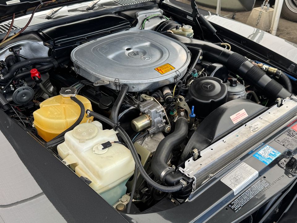 1987 Mercedes-Benz 560-Class