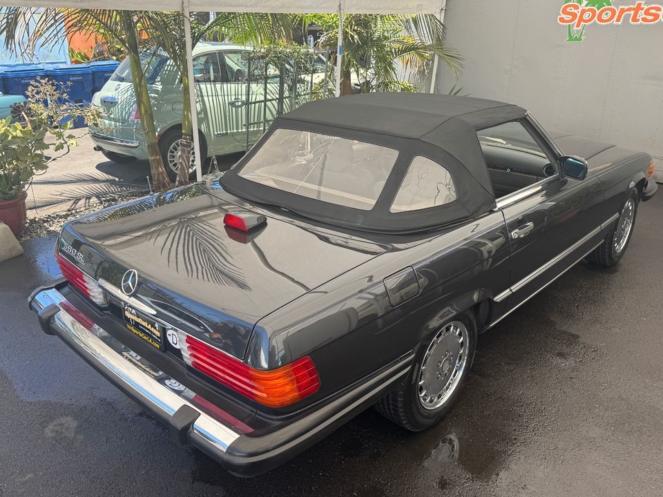 1987 Mercedes-Benz 560-Class