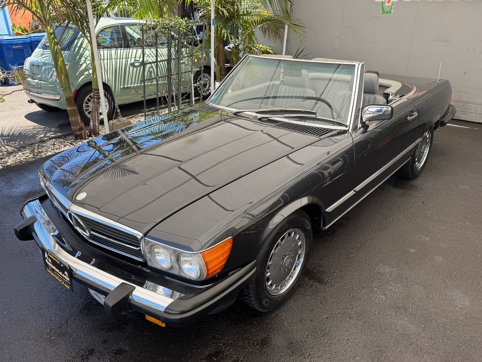 1987 Mercedes-Benz 560-Class