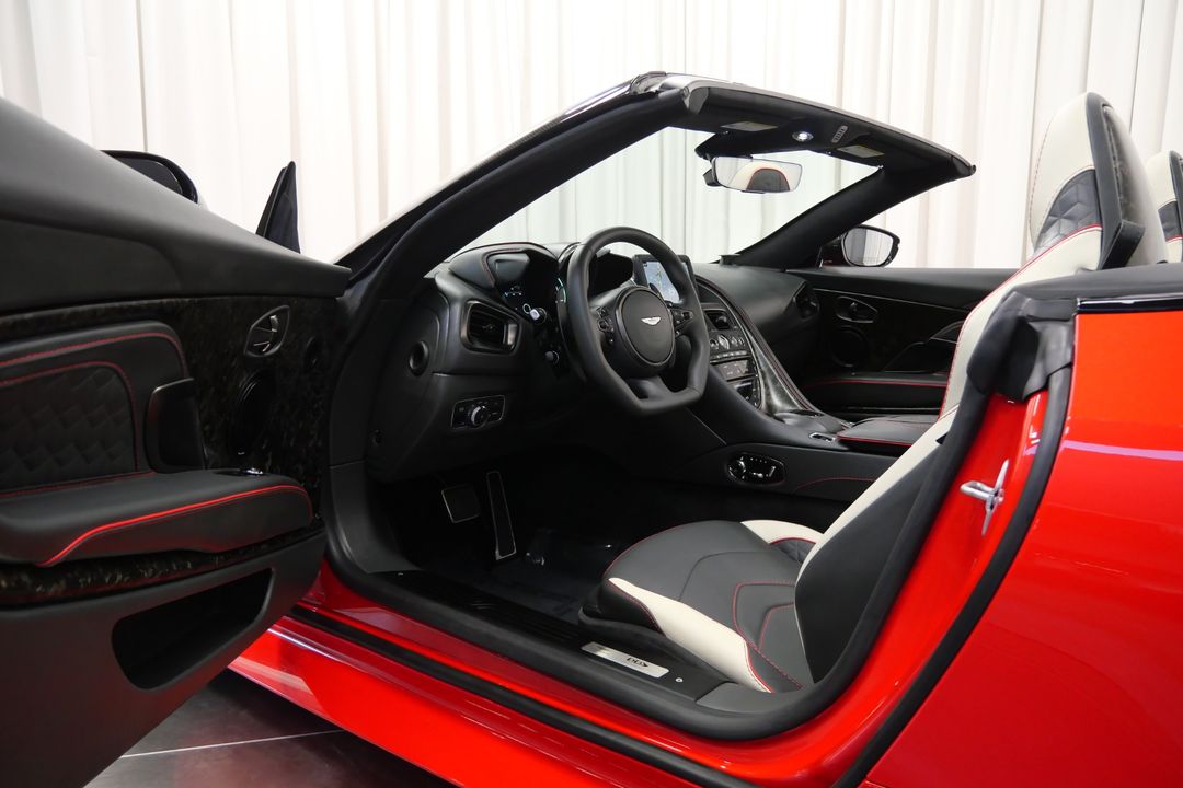 2023 Aston Martin DBS