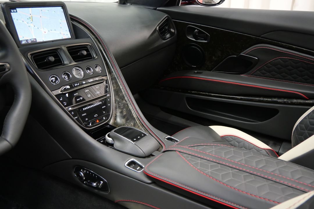 2023 Aston Martin DBS