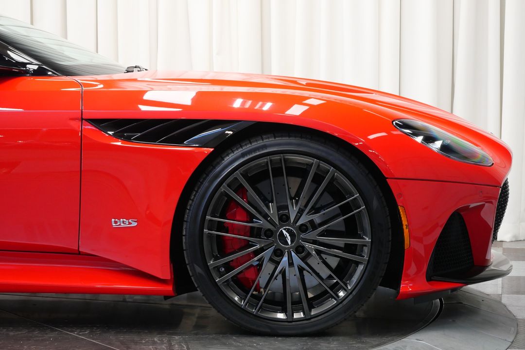 2023 Aston Martin DBS