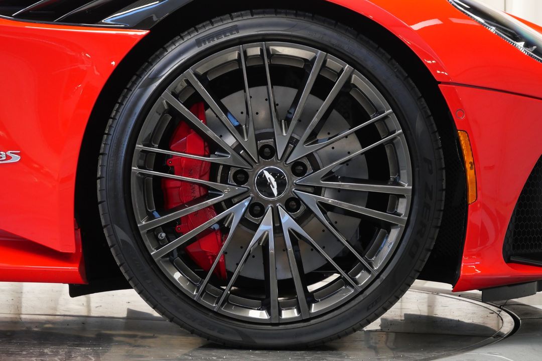 2023 Aston Martin DBS