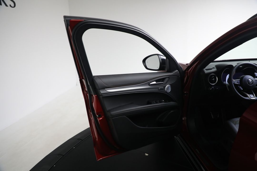 2025 Alfa Romeo Stelvio