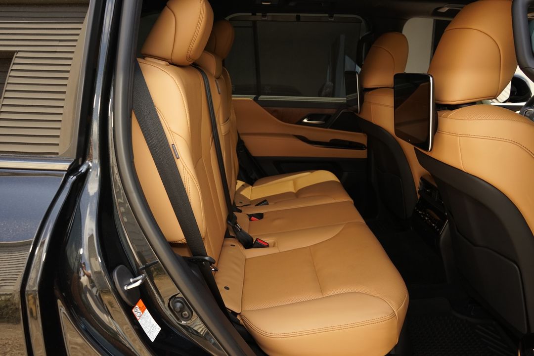 2025 Lexus LX 700H