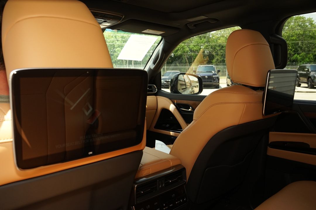 2025 Lexus LX 700H