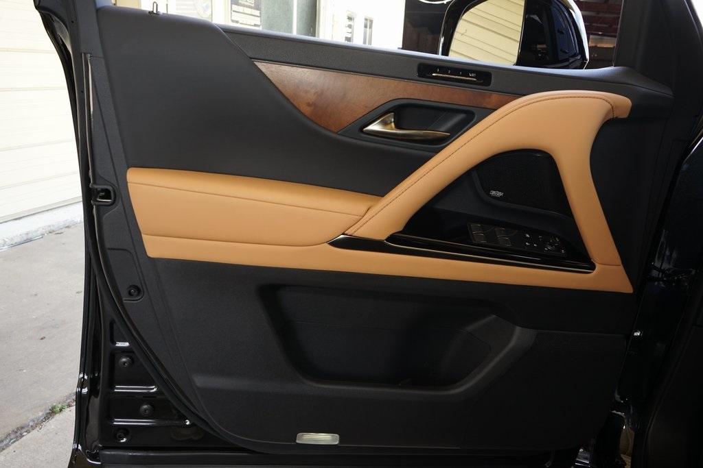 2025 Lexus LX 700H