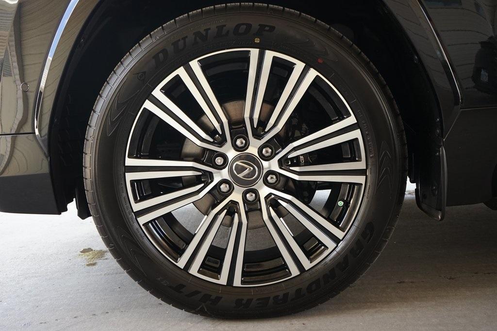 2025 Lexus LX 700H