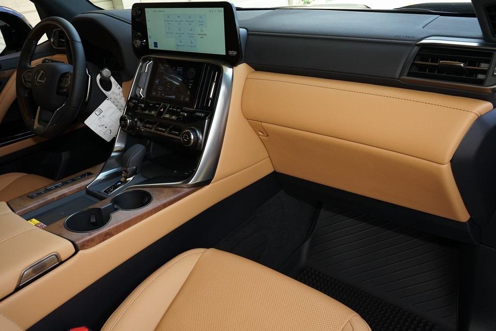 2025 Lexus LX 700H