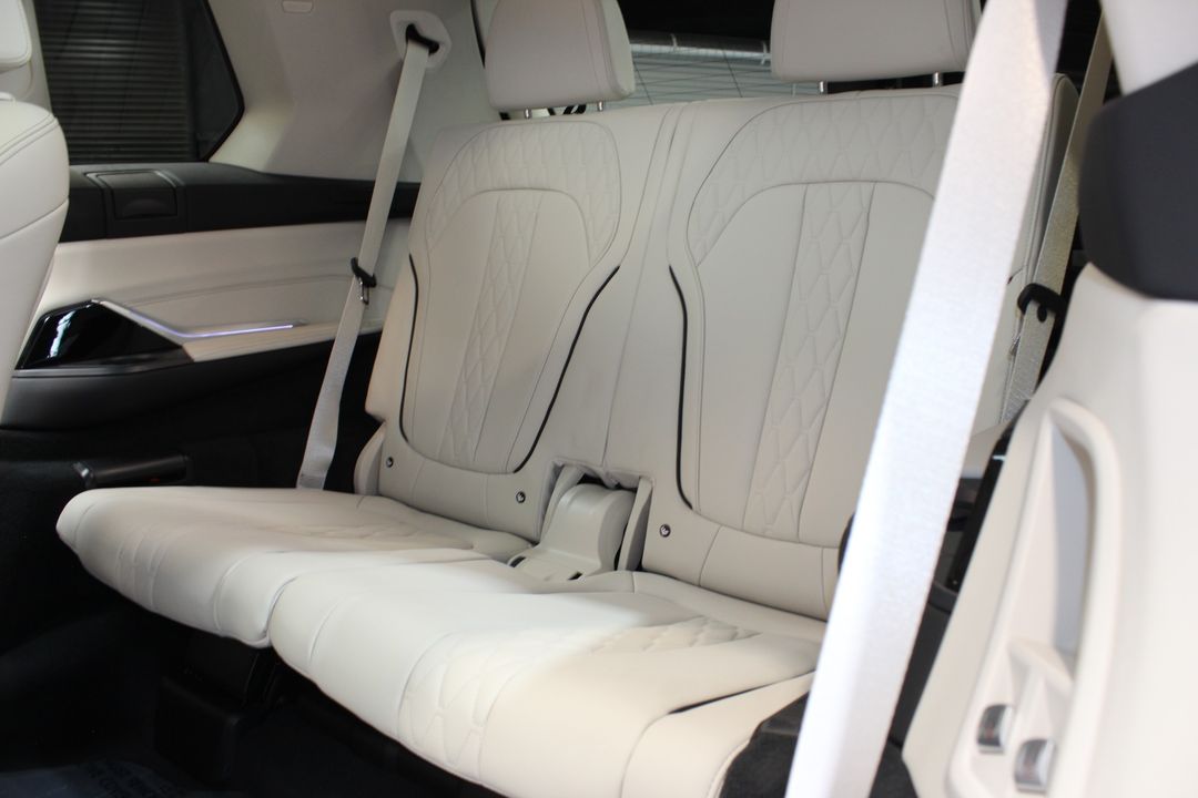 2022 BMW X7