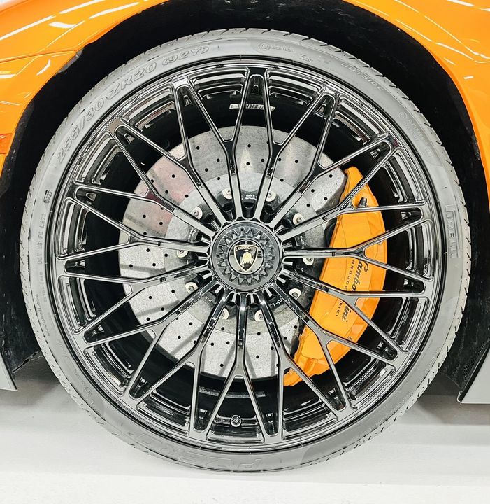 2017 Lamborghini Aventador
