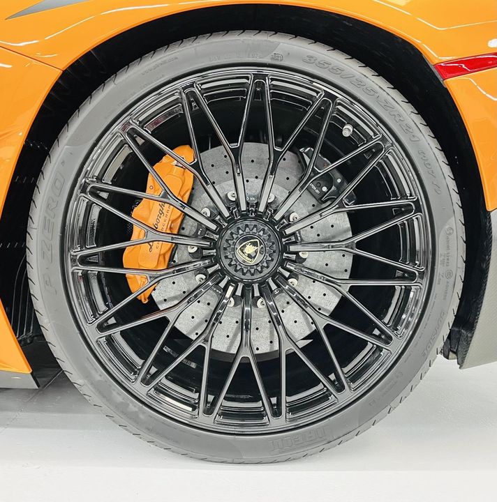 2017 Lamborghini Aventador